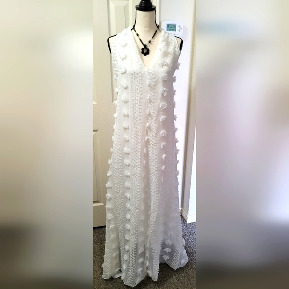 Source Unknown Dresses & Skirts - White Floral Dress New Wore Once...